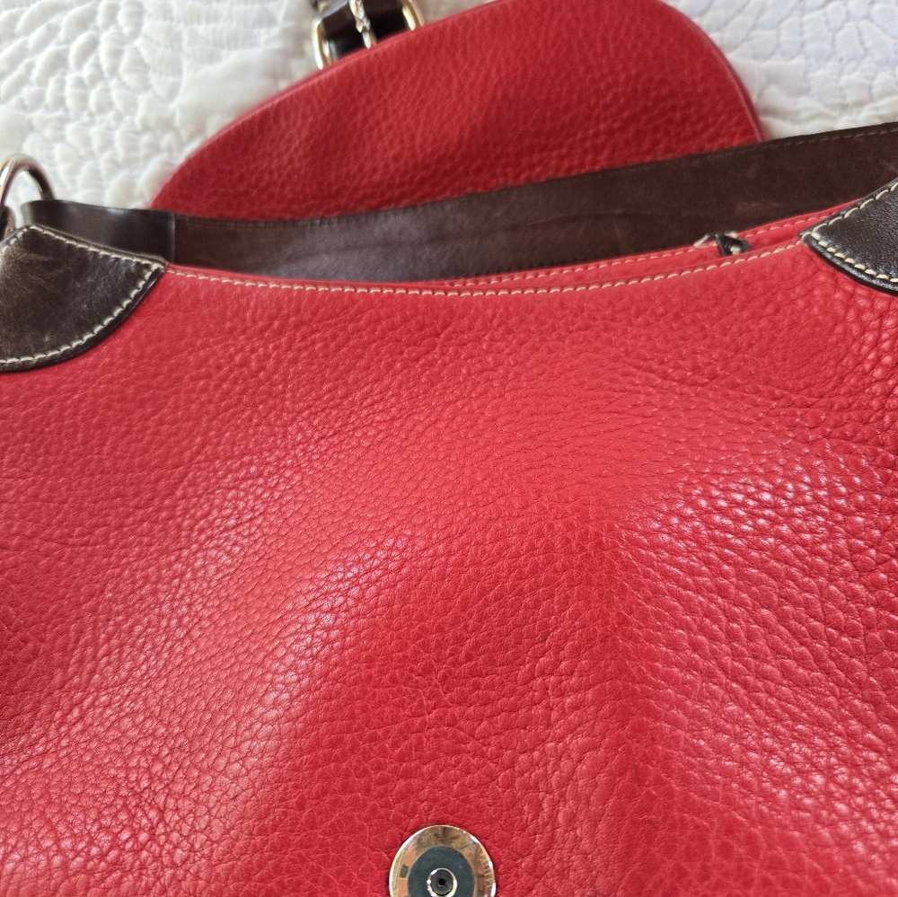 Vintage Classic Dooney & Bourke Red Leather Shoulder Bag Brown Trim - Picture 4 of 15